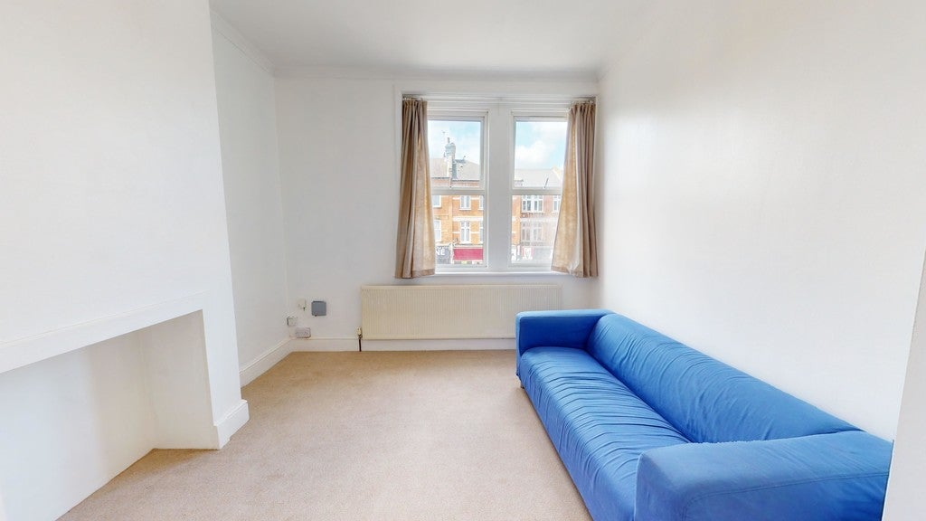 Flat London Road in Greater London