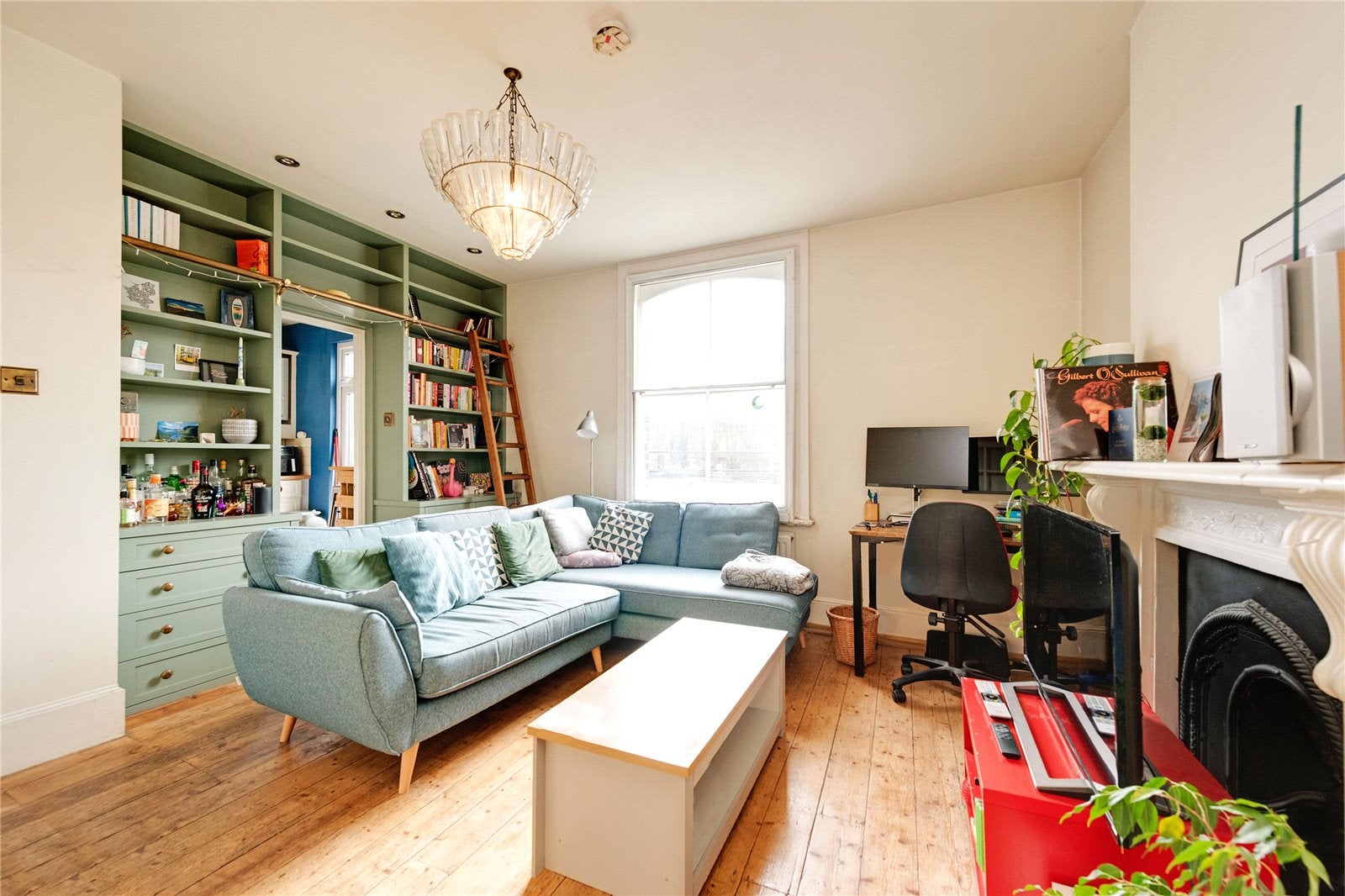 Flat Canfield Place in Greater London