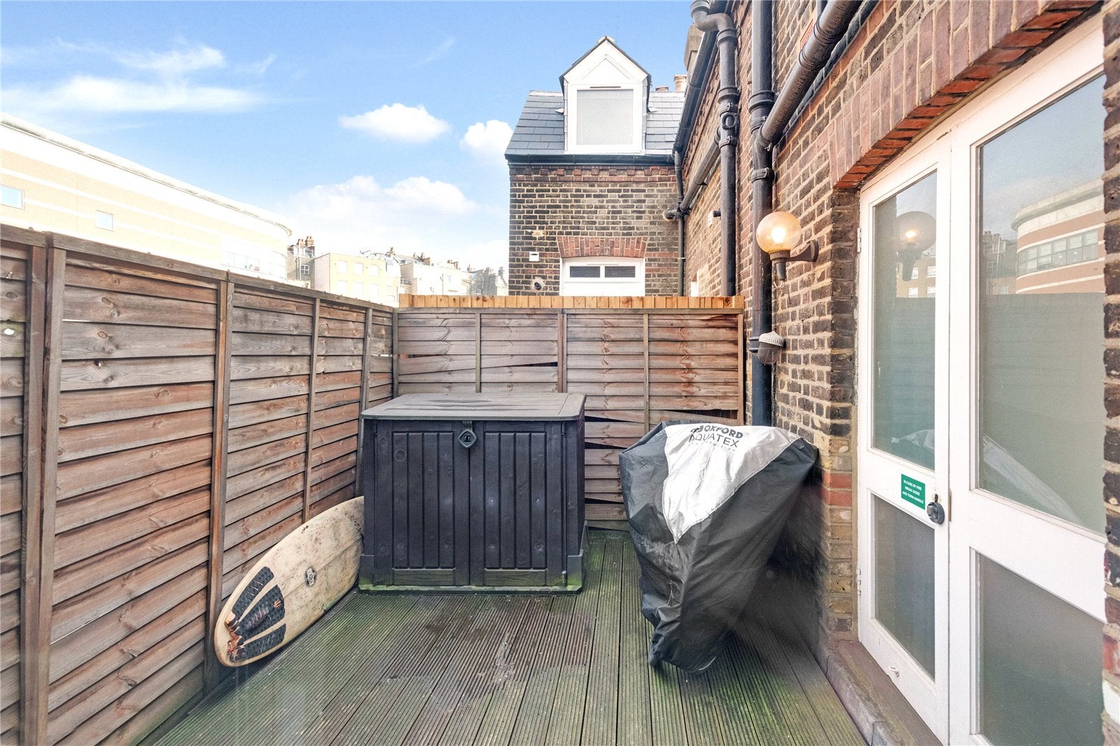 Flat Canfield Place in Greater London