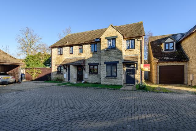 House Waites Close in Aston, Cote, Shifford and Chimney