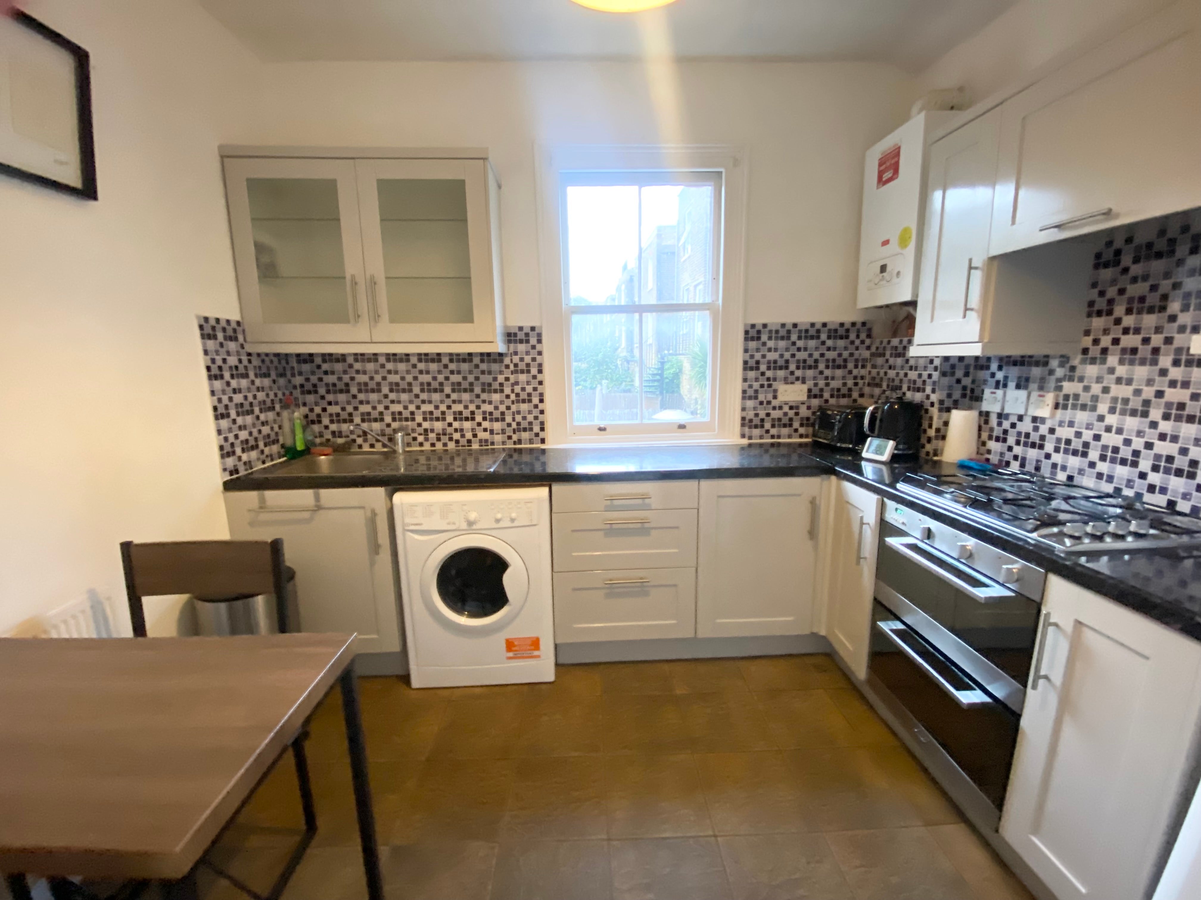 Flat Hemstal Road in Greater London