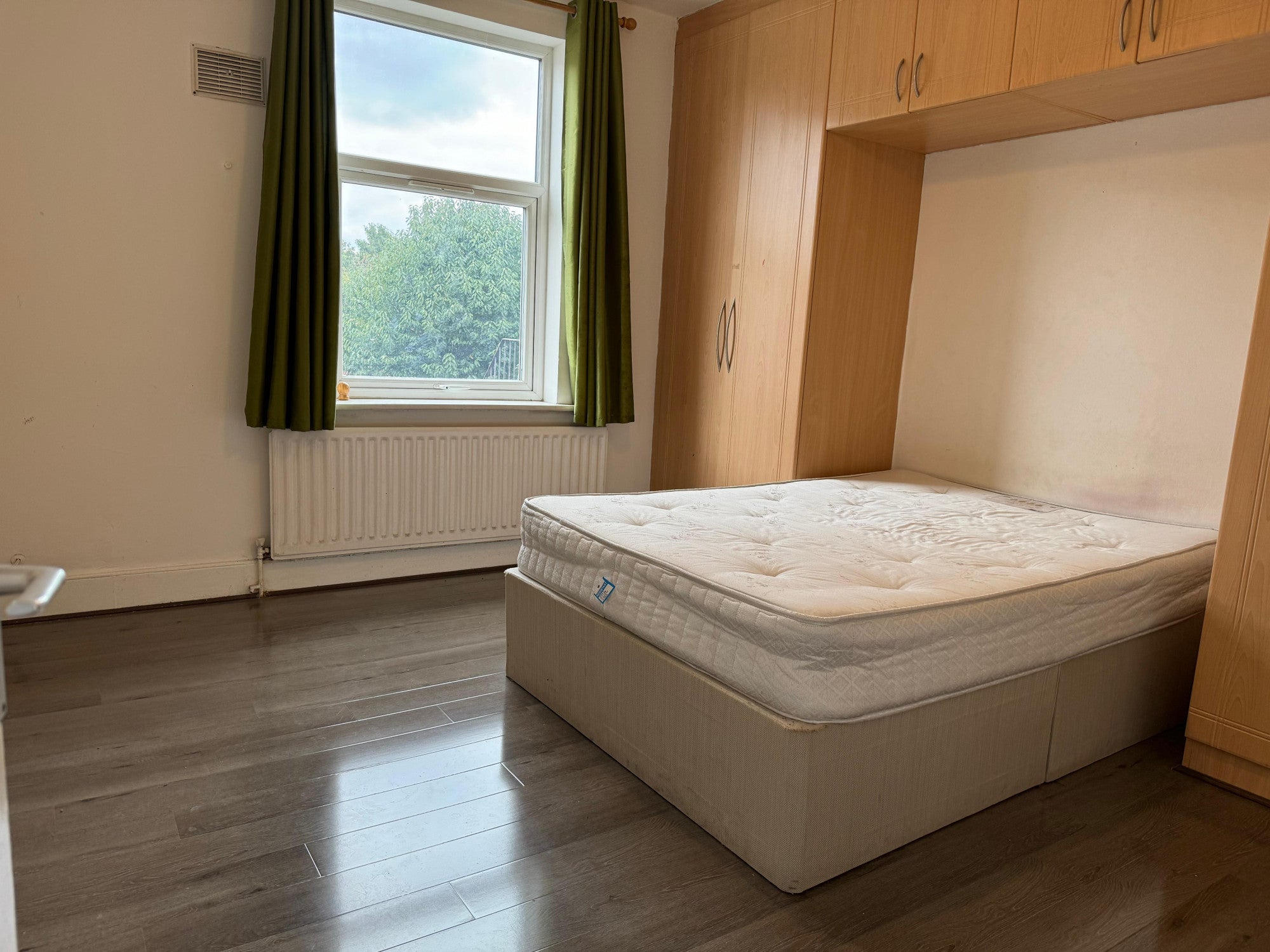 Flat Lampton Road in Greater London