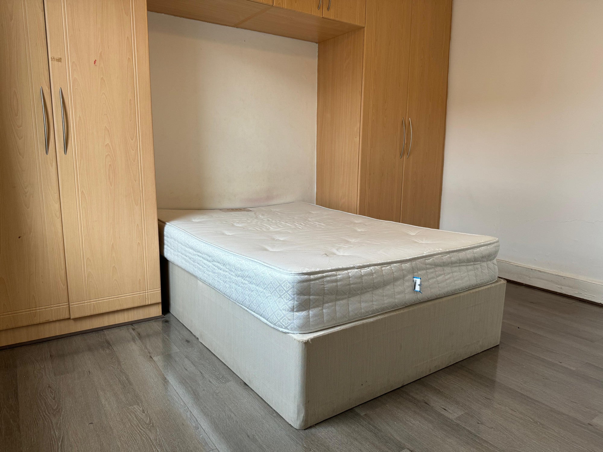 Flat Lampton Road in Greater London