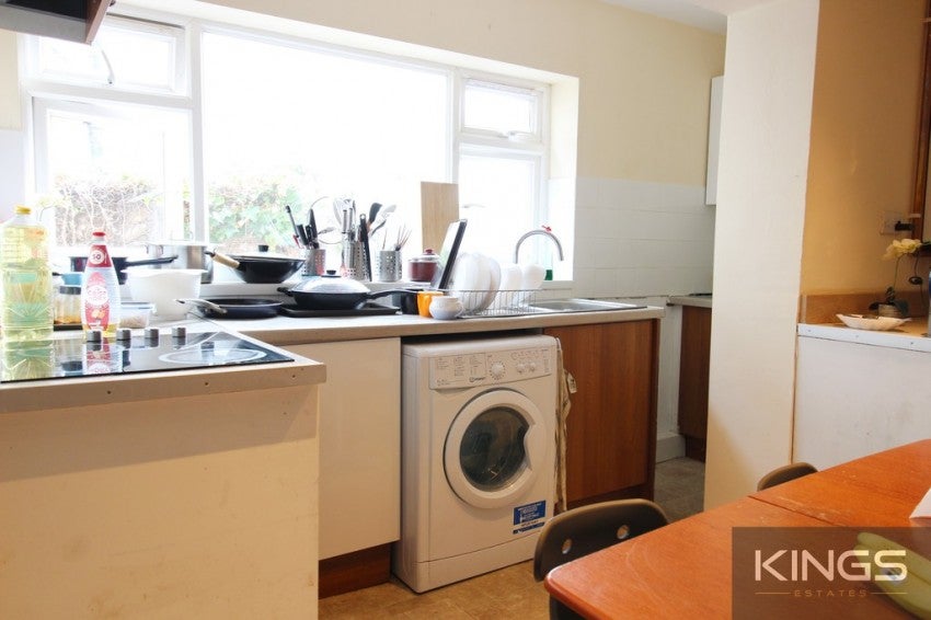 Flat Sirdar Road in Southampton
