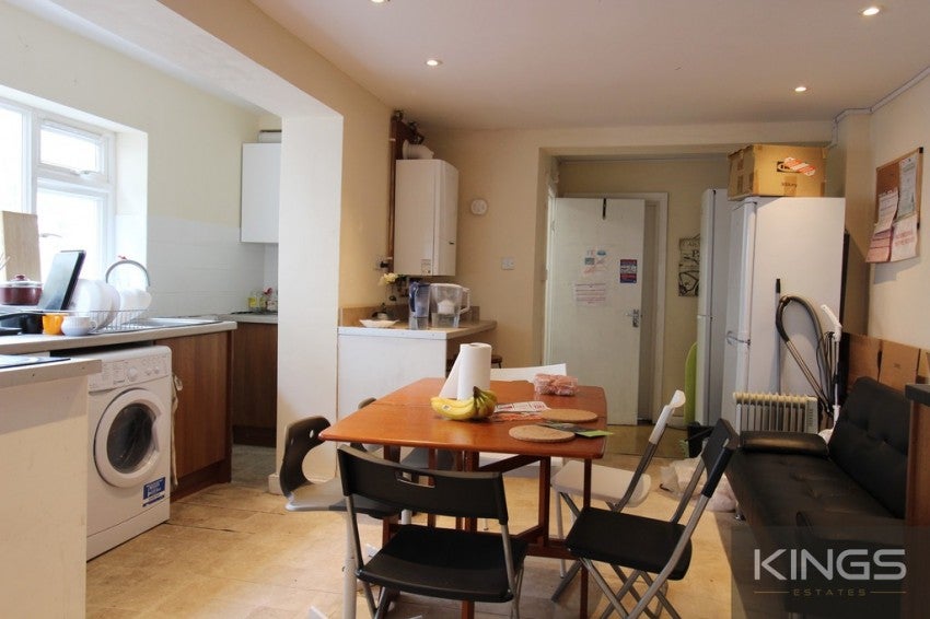Flat Sirdar Road in Southampton