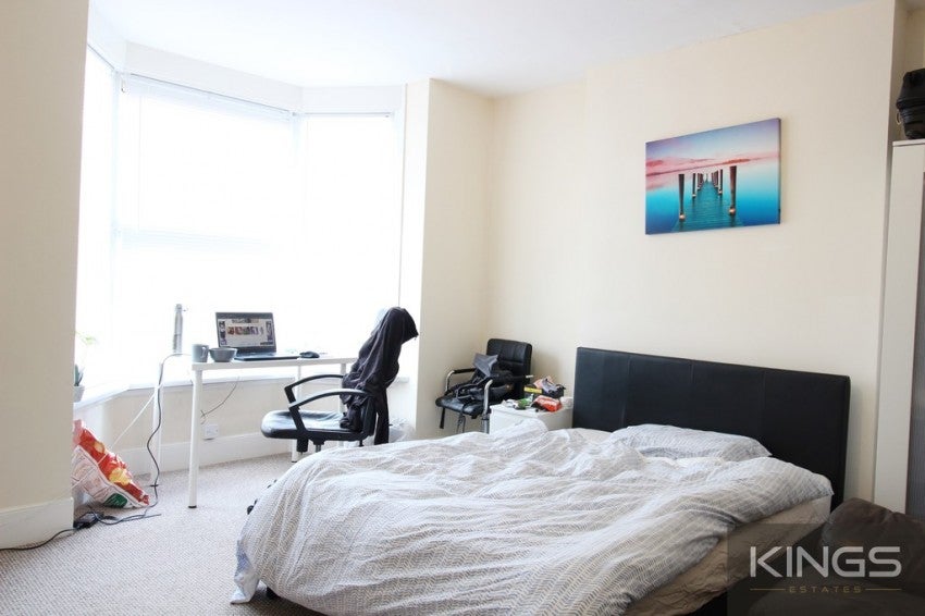 Flat Sirdar Road in Southampton