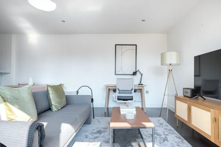 Flat Drysdale Street in Greater London