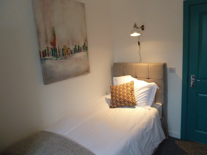 Room School Avenue in Basildon