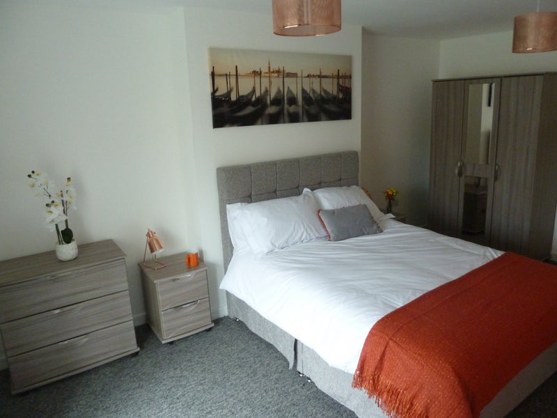 Room School Avenue in Basildon