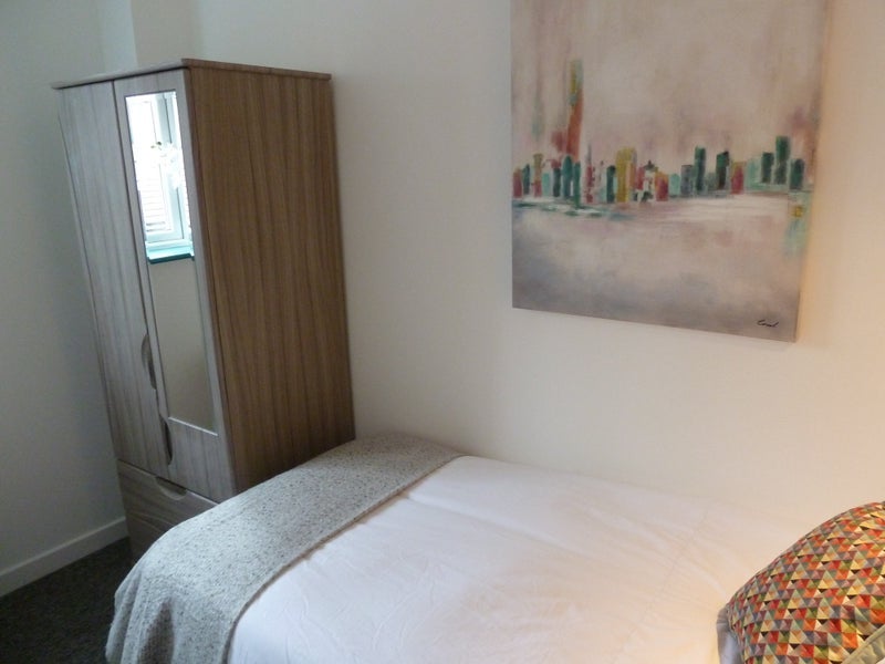 Room School Avenue in Basildon