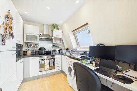 Flat Winterthur Way in Basingstoke and Deane