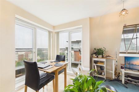 Flat Winterthur Way in Basingstoke and Deane