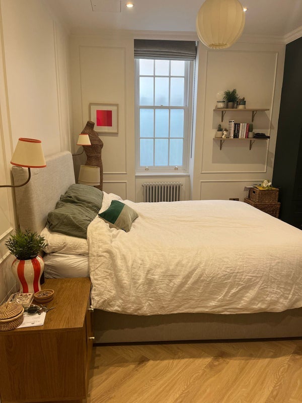 Room Connaught Square in City of Westminster