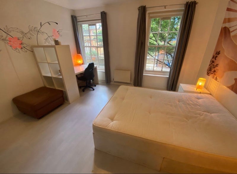 Room Club Row in Greater London