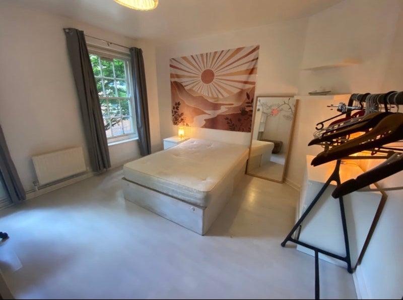 Room Club Row in Greater London