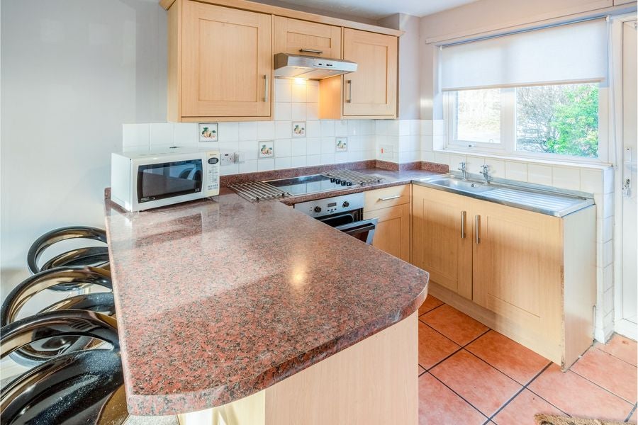 House Kingfisher Close in Rushmoor