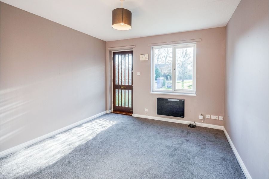 House Kingfisher Close in Rushmoor