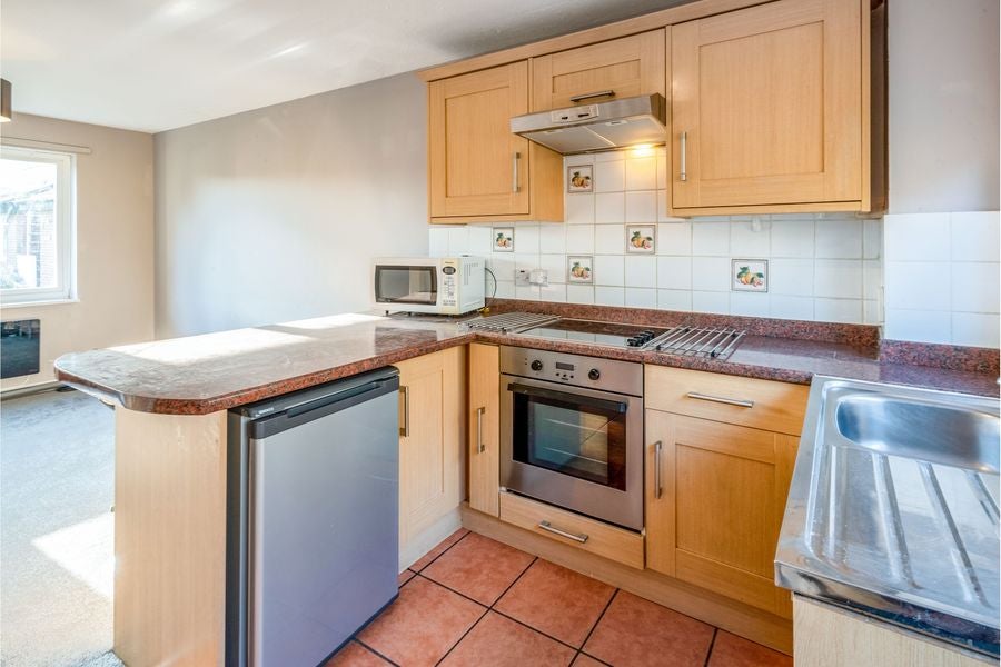 House Kingfisher Close in Rushmoor