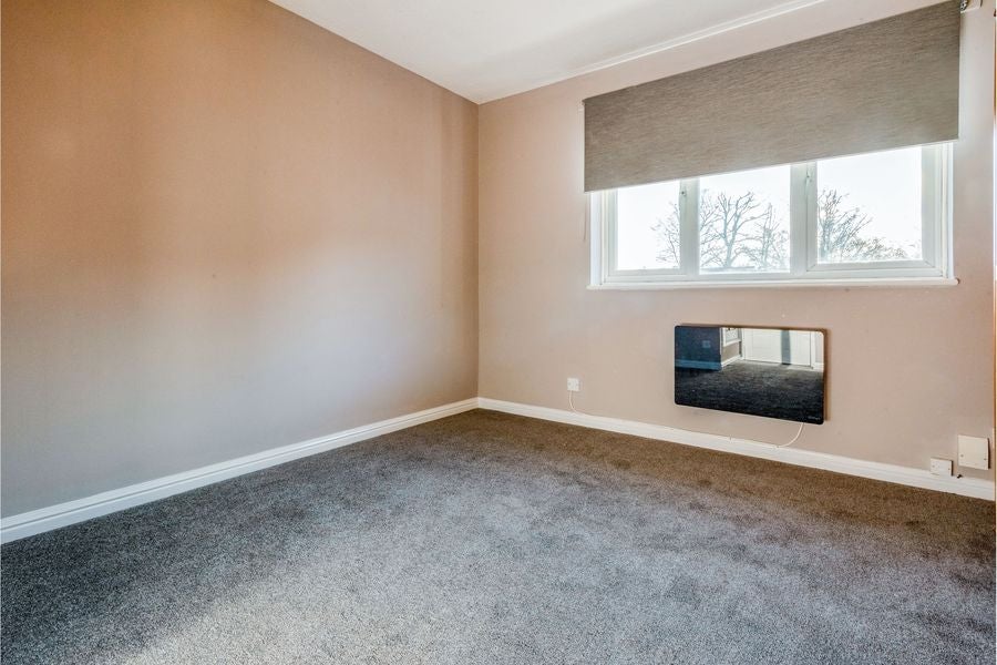 House Kingfisher Close in Rushmoor
