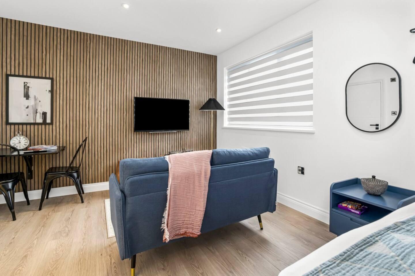 Flat Clammas Way in Greater London