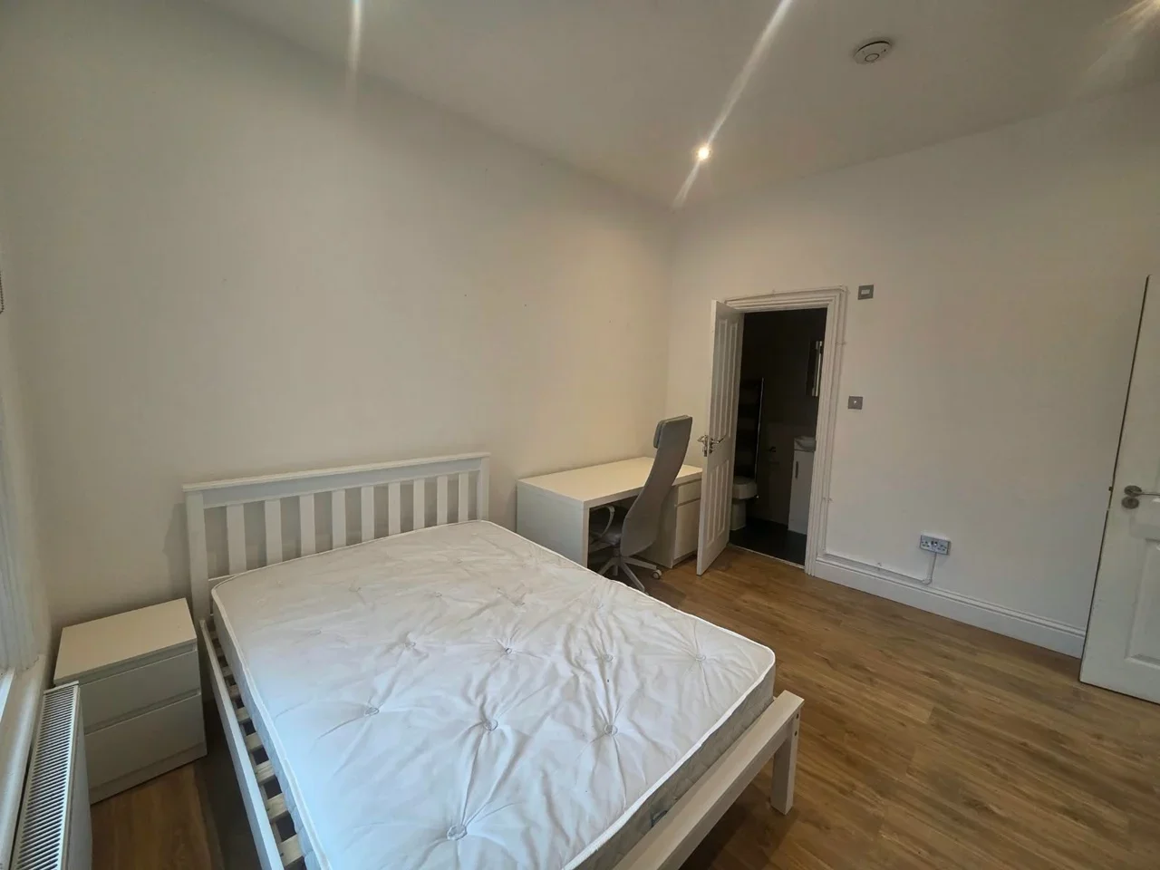 Room Filey Avenue in Greater London