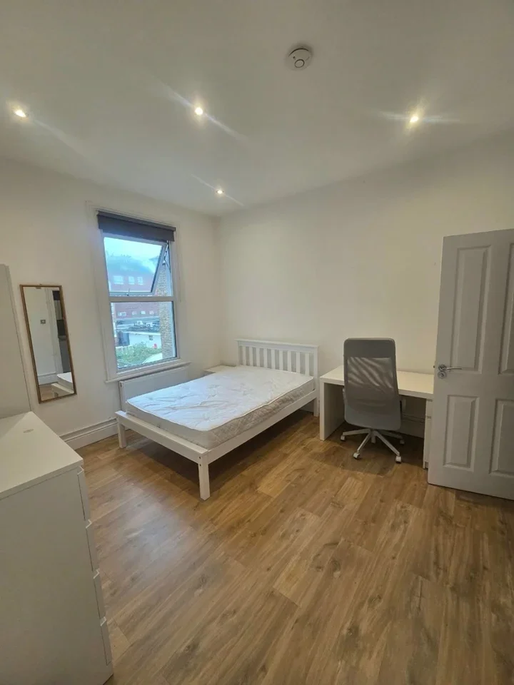 Room Filey Avenue in Greater London