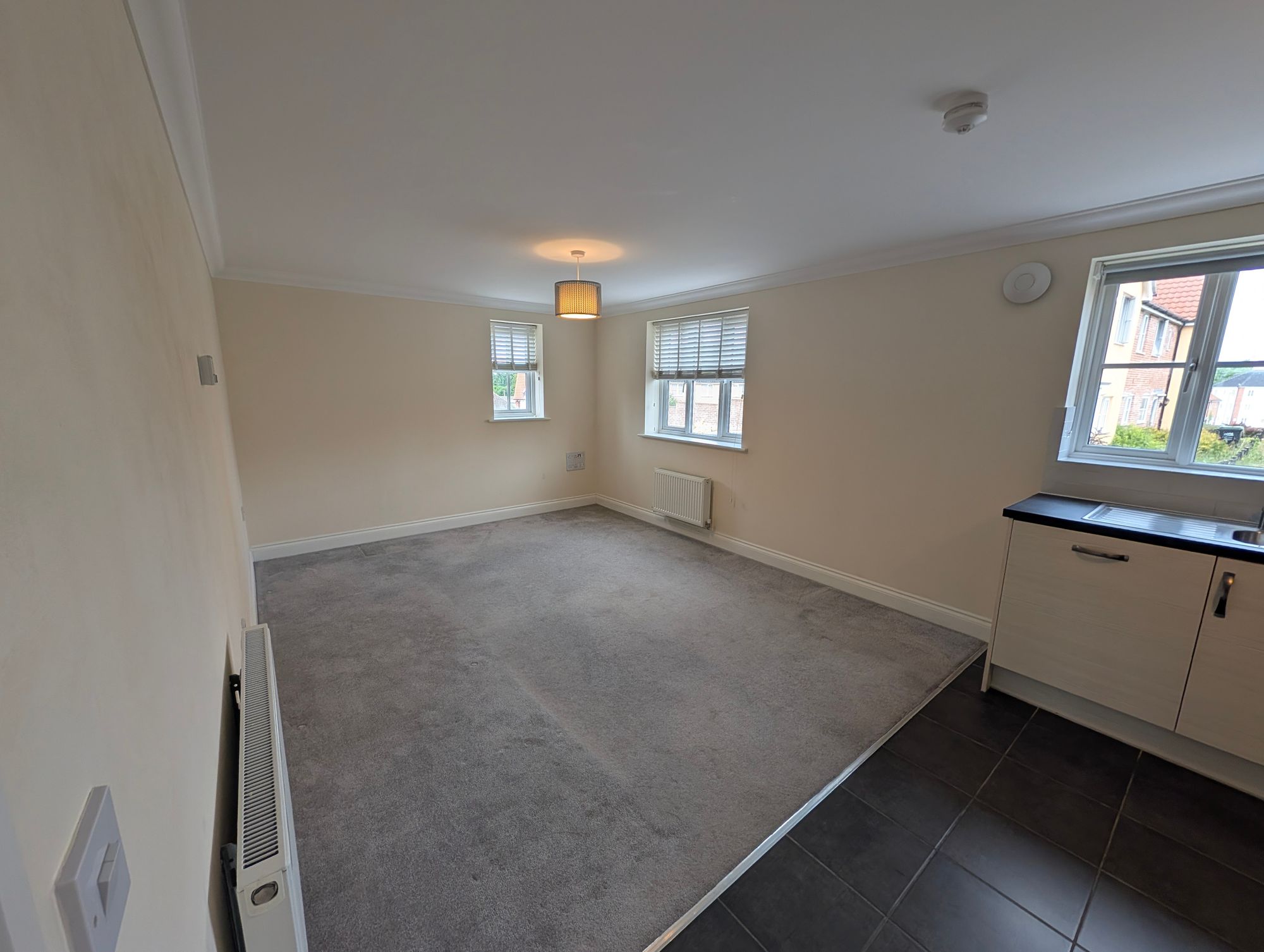 Flat Warren Avenue in East Suffolk