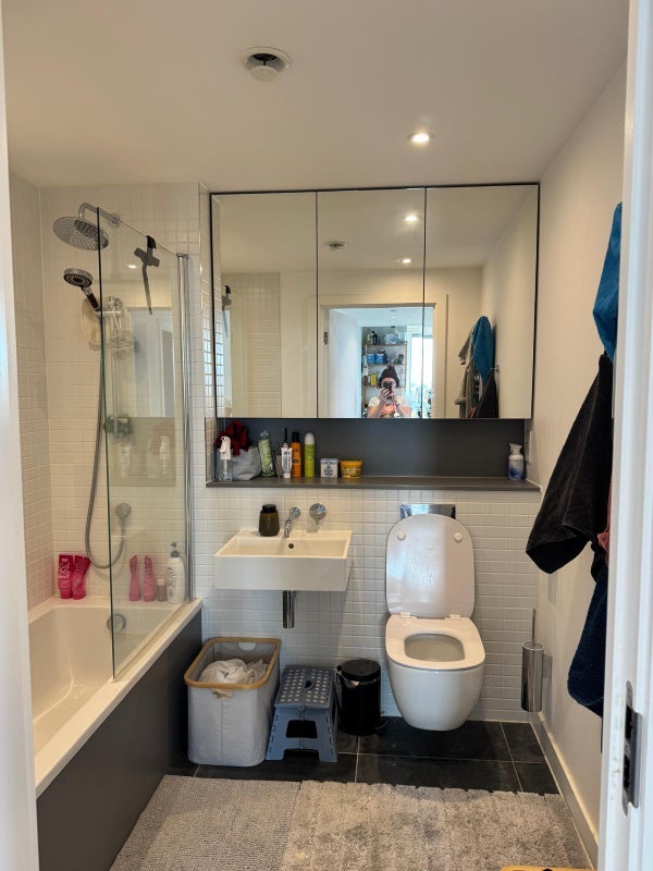 Room Felixstowe Road in Greater London