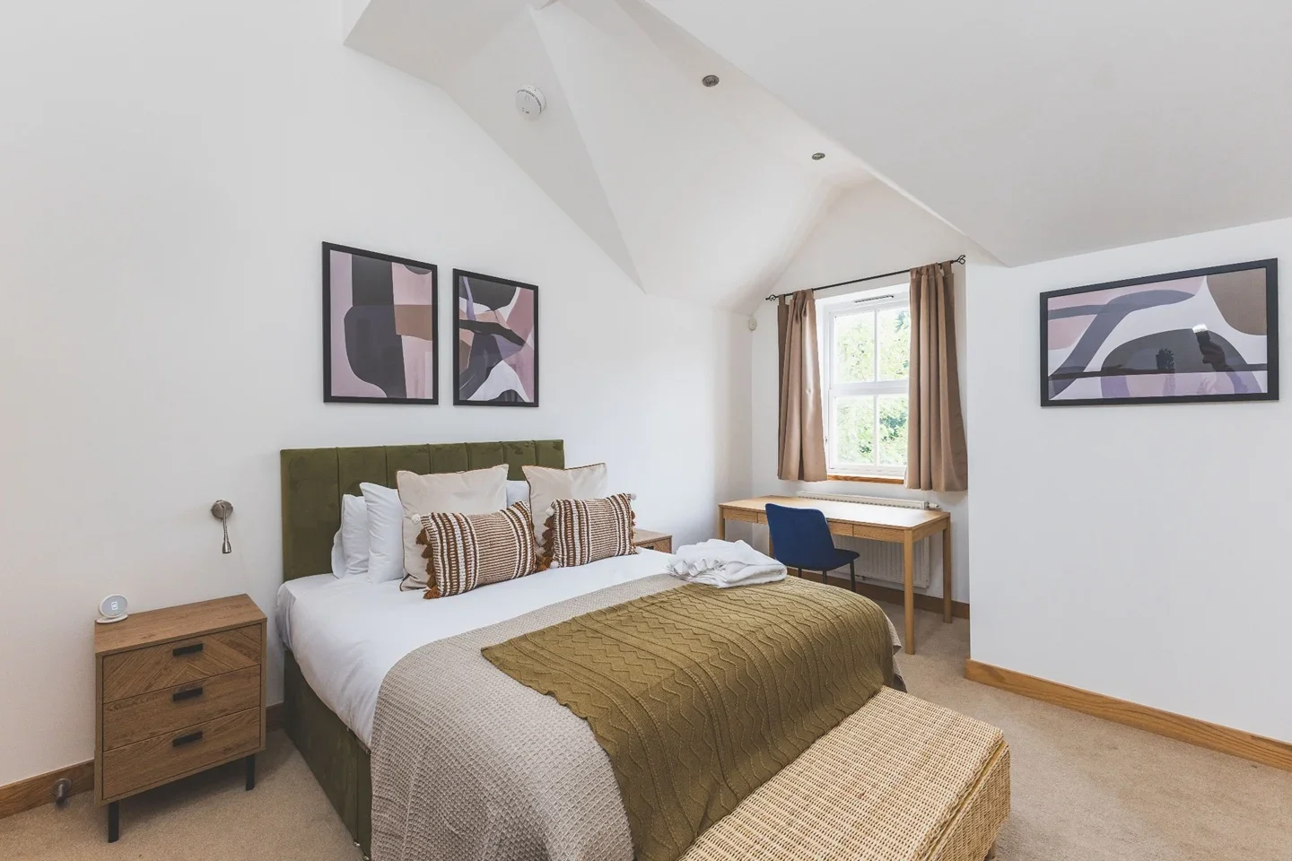 Flat Bridle Lane in Greater London