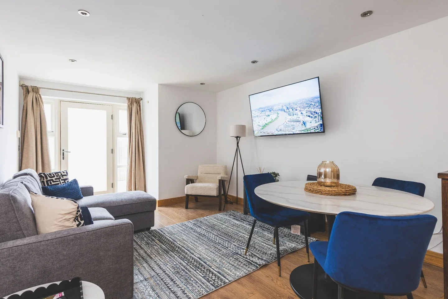 Flat Bridle Lane in Greater London