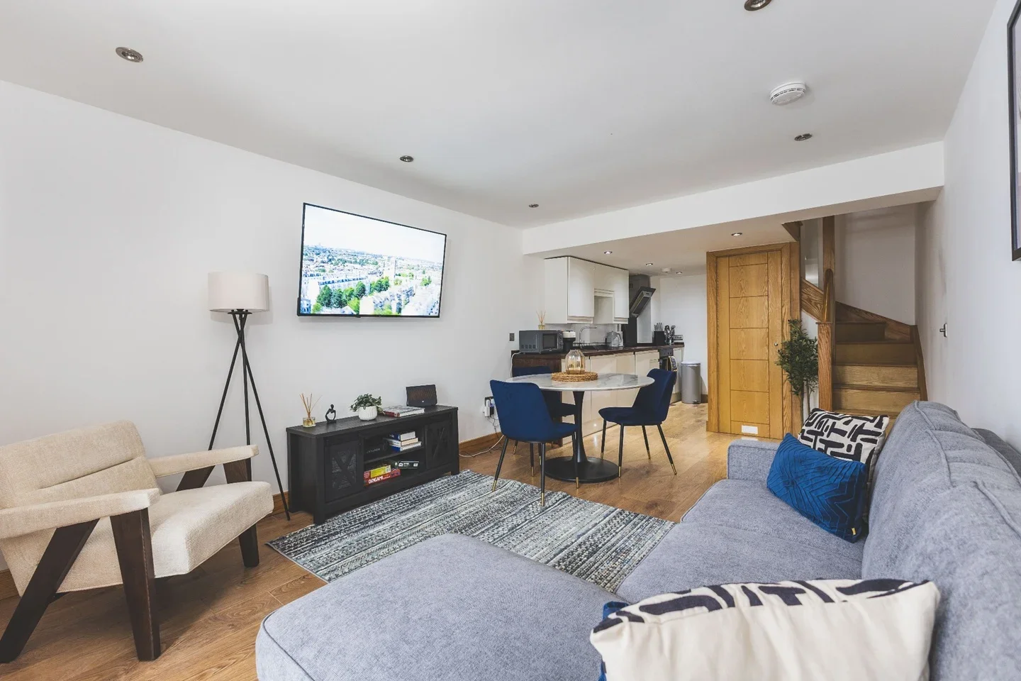 Flat Bridle Lane in Greater London