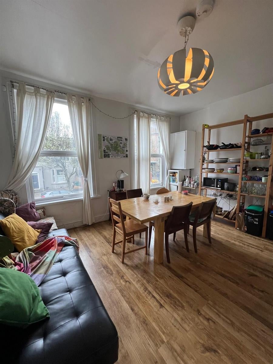 Flat Eburne Road in Greater London