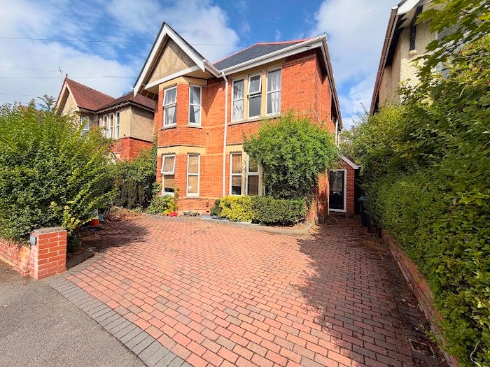 Flat Parkstone Avenue in Poole