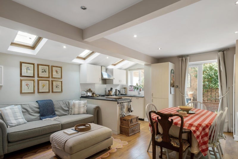 Flat Mendora Road in Greater London