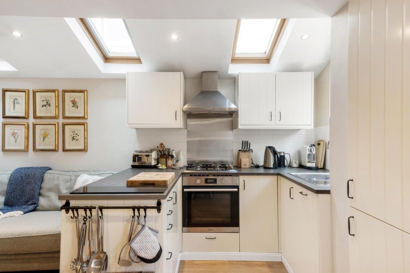 Flat Mendora Road in Greater London