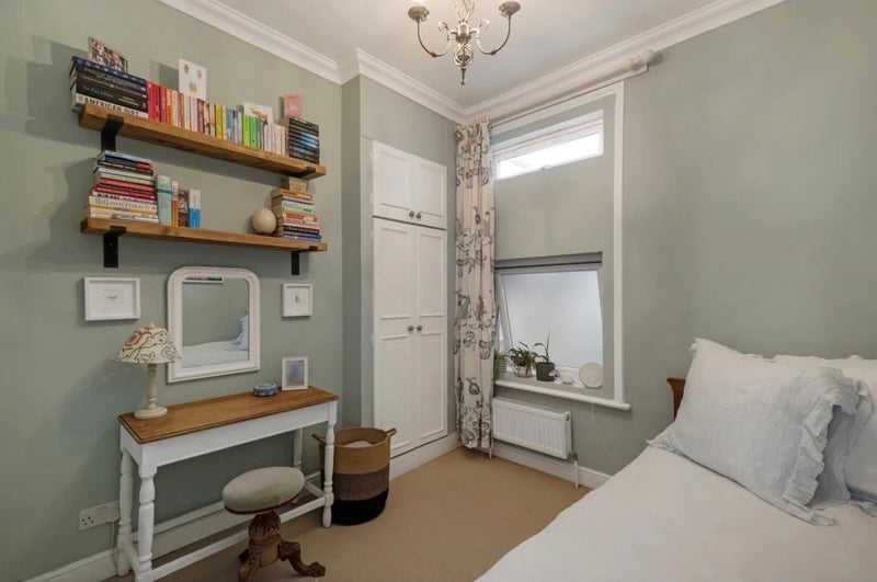 Flat Mendora Road in Greater London