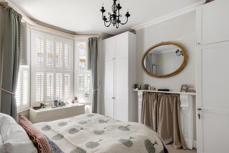 Flat Mendora Road in Greater London
