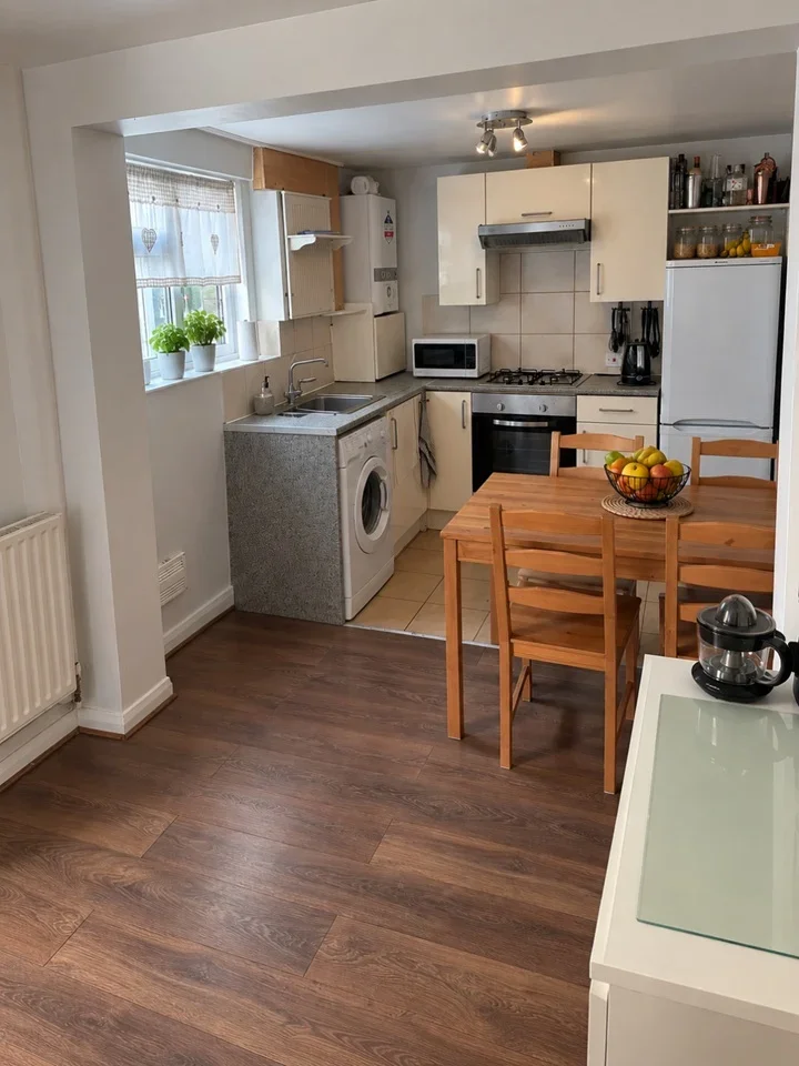 Room Sherbrooke Road in Greater London