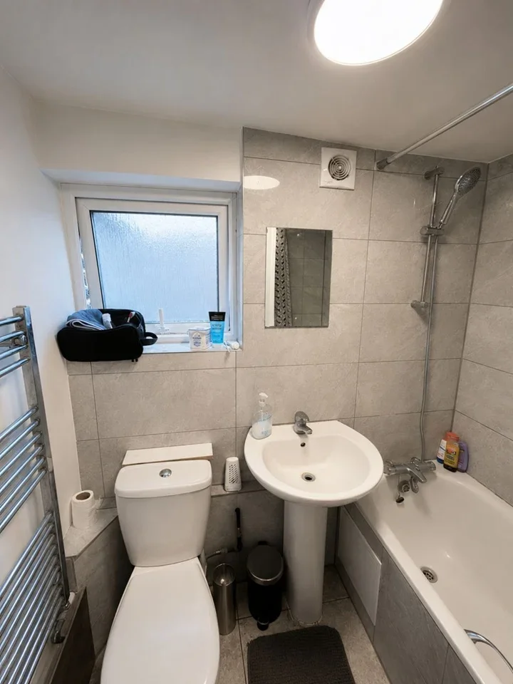 Room Sherbrooke Road in Greater London