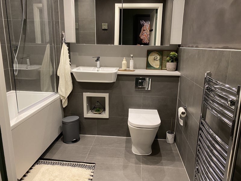Room Avenue Road in Greater London
