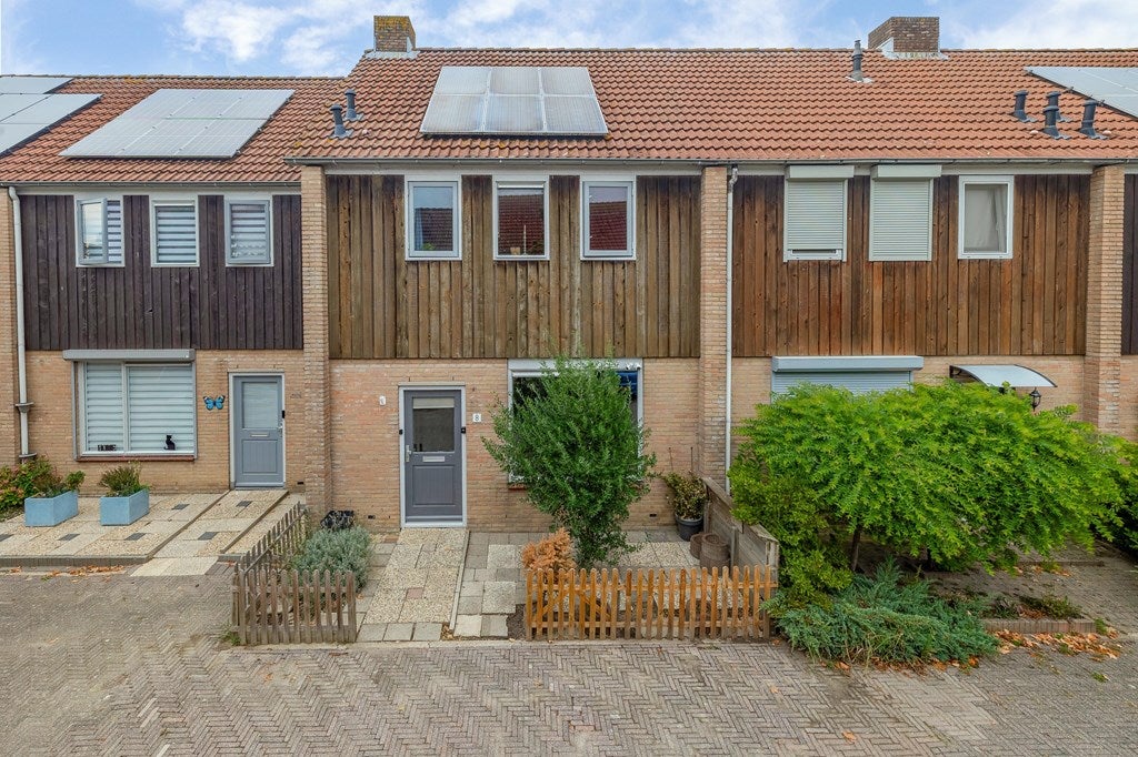 Huis Wilhelminastraat 8 in Sint-Maartensdijk