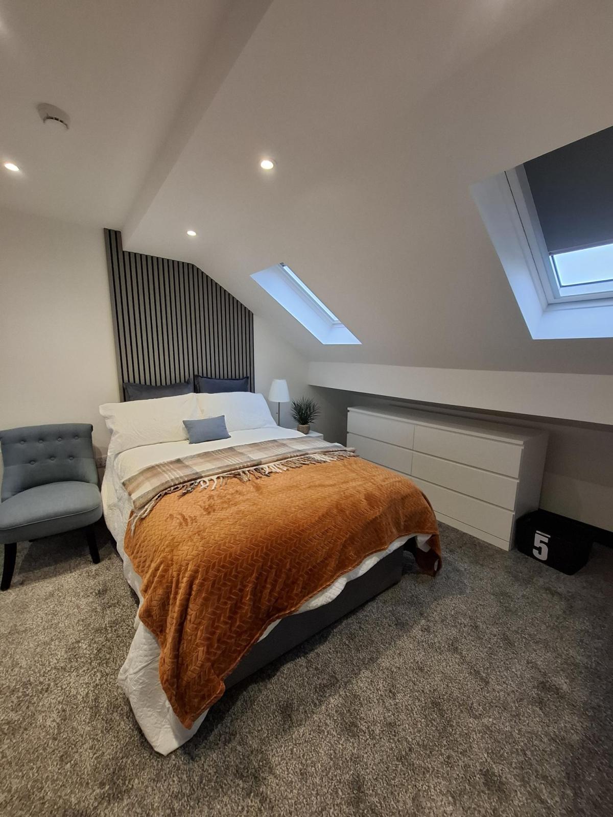 Room Heneage Road in Grimsby