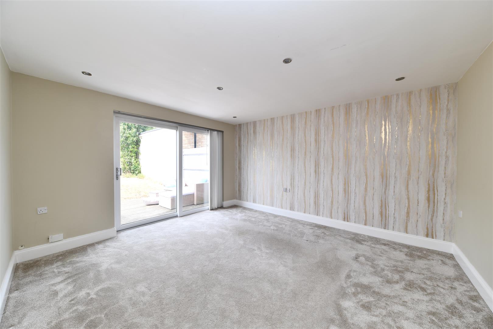 Flat Sefton Road in Stevenage