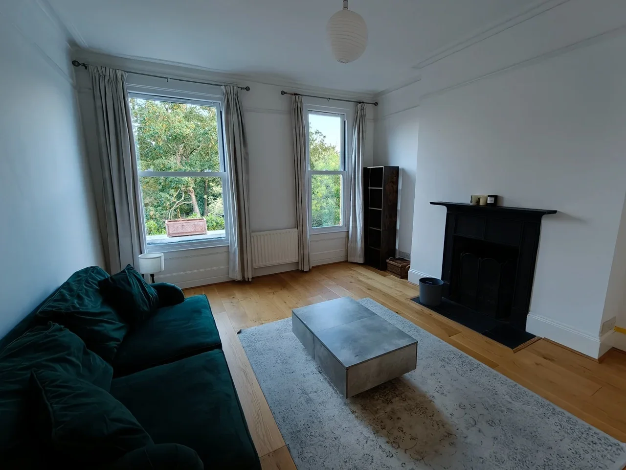 Flat Mattock Lane in Greater London