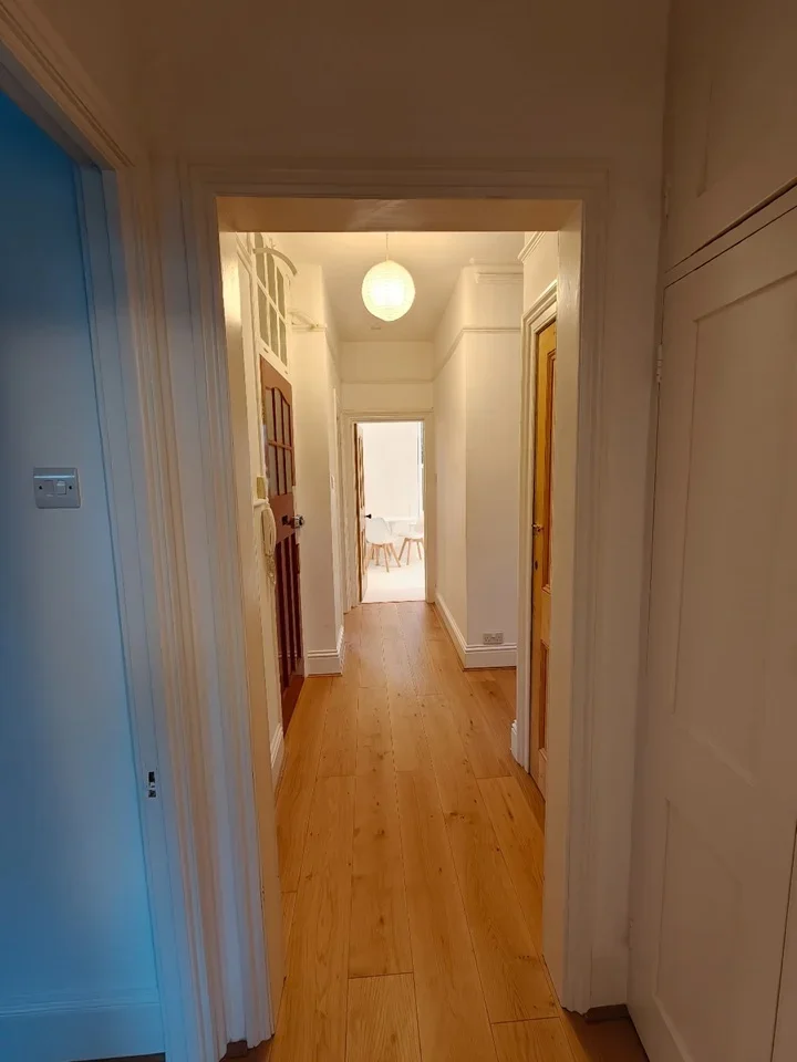 Flat Mattock Lane in Greater London