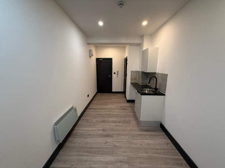 Flat Lorne Road in Greater London