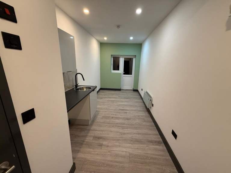 Flat Lorne Road in Greater London