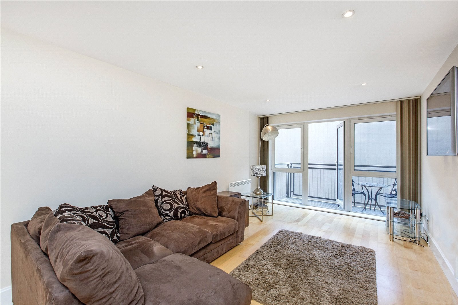 Flat Vauxhall Bridge Road in City of Westminster