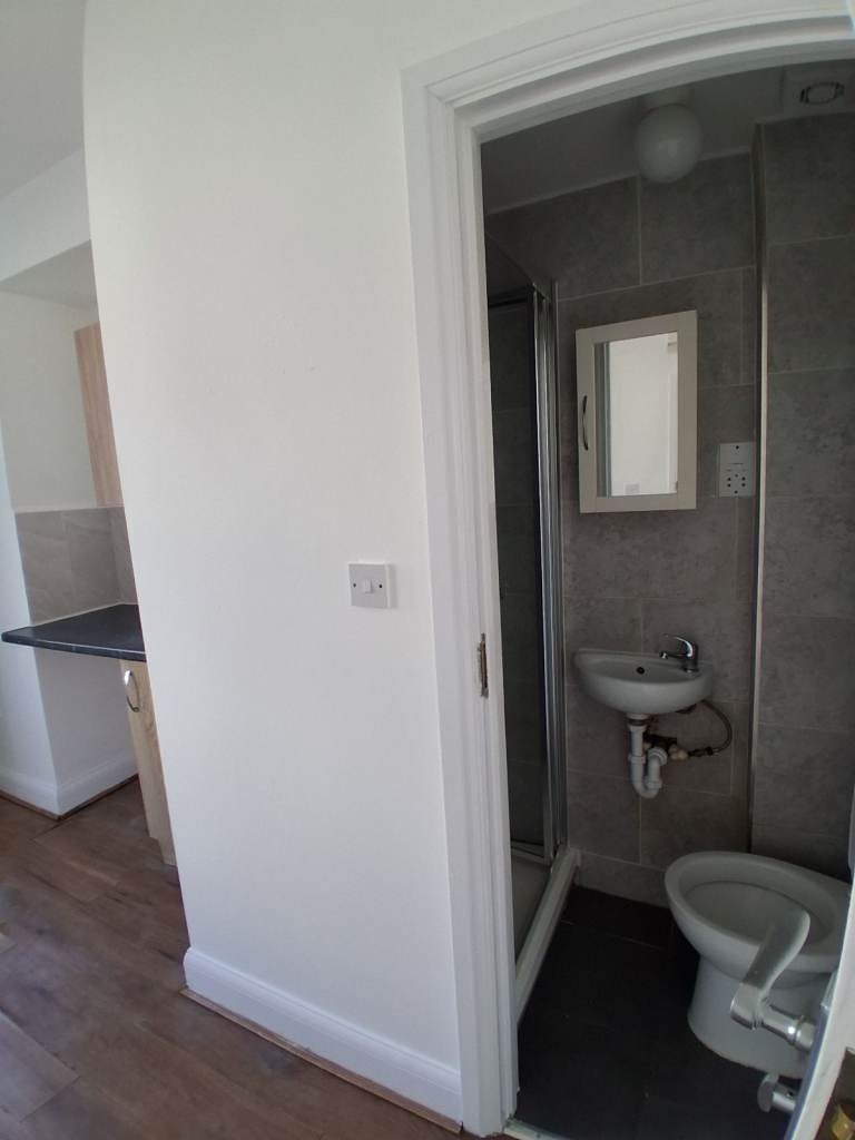 Flat Avington Grove in Greater London