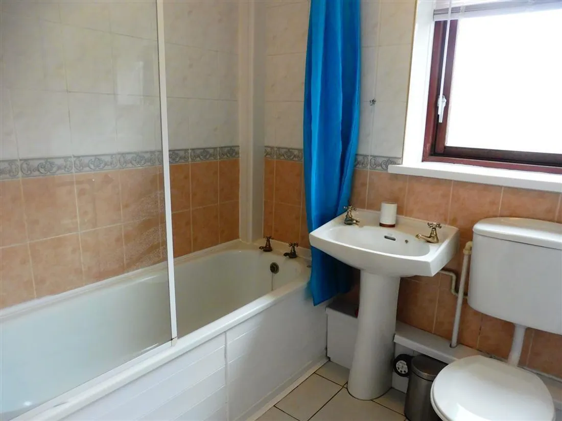 Flat Abernethy Quay in Swansea
